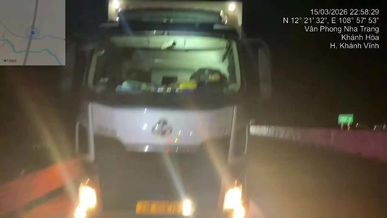 Dừng ngủ trên cao tốc, lái xe tải bị phạt tiền