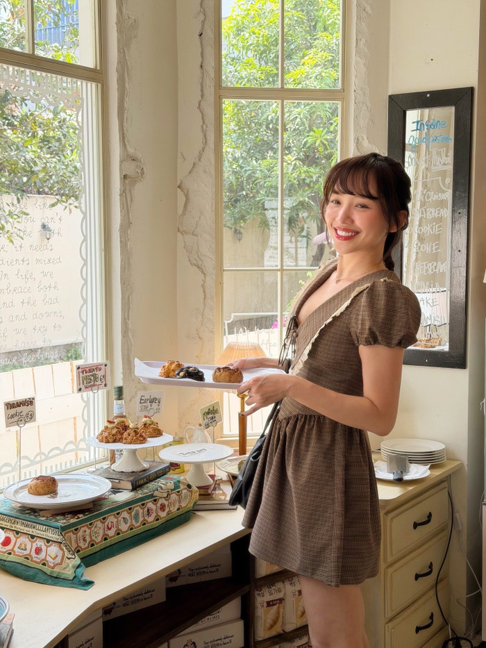 fc6bqjt4dz1-640lki5d4t2-1d5x0mluf33 Nữ ca sĩ rạng rỡ trong bộ cánh mới lạ. Ảnh: FBNV