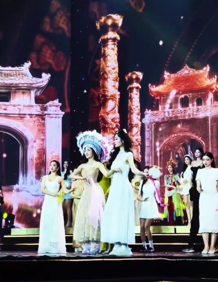 gz5maru7n01-3ct4z712f82-xcqaijd0os3 Các người đẹp đang hăng say tập luyện cho Dance of Vietnam. Ảnh: FBNV