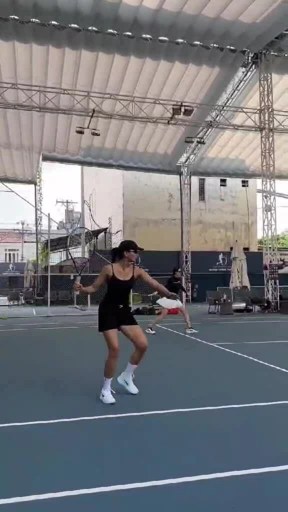 H’Hen Niê: 'Sau sinh tôi không còn leo lên cân'