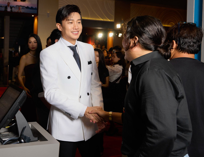 Quốc Trường thu hút sự chú ý khi chia sẻ hình ảnh tại buổi ra mắt bộ phim Một Thời Ta Đã Yêu.