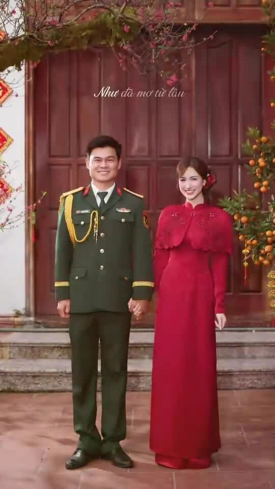 Hòa Minzy công khai diện mạo bạn trai quân nhân