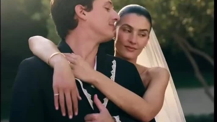 'Hoàng tử tình ca' Charlie Puth chào đón con đầu lòng