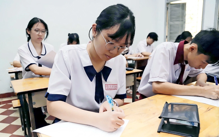 Sáng nay, TP.HCM công bố kết quả thi học sinh giỏi, 41 trường có giải nhất - Ảnh 2.