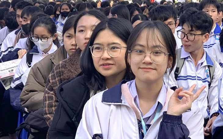 97% sinh viên UEH có việc làm sau 1 năm: 7/10 đã được tuyển trước khi nhận bằng - Ảnh 2.