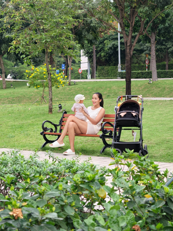 huaylfr7wy1-4h5slm46st2-gdd77bpe5w3 Nàng hậu hiện có hôn nhân viên mãn.