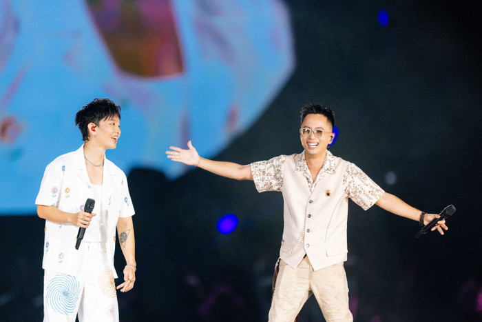 hxryssols21-ais43tdxyc2-ilja3z27273 Hình ảnh 'gây sốc' trong concert gần 10.000 khán giả của Hoàng Dũng Ảnh 10