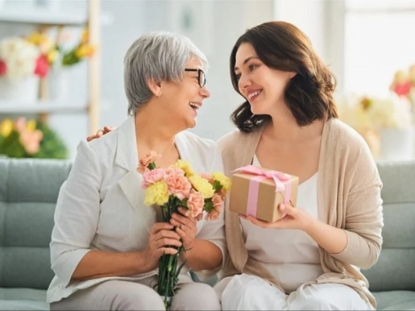 cach-tang-qua-8-3-gay-an-tuong-tot