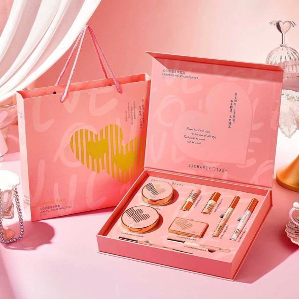 mỹ-pham-the-hien-su-tinh-te