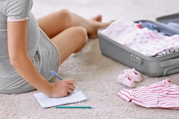 Mẹ bầu nên chuẩn bị đồ đi sinh từ tuần thứ 32 - 36 của thai kỳ