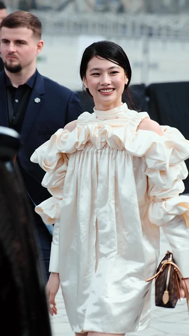 Jung Ho Yeon dự Tuần thời trang Paris