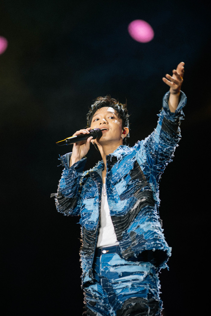 kgpjtpb45o1-fh6t801tc72-tc85arbxap3 Hình ảnh 'gây sốc' trong concert gần 10.000 khán giả của Hoàng Dũng Ảnh 8