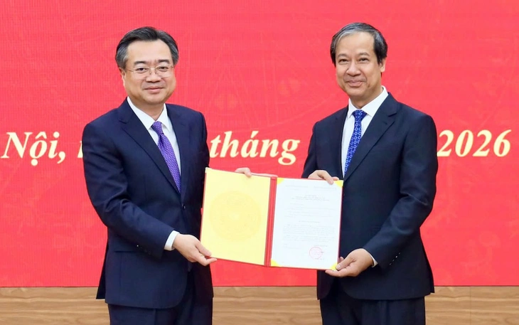 Ông Hoàng Minh Sơn được trao quyền Bộ trưởng Bộ Giáo dục và Đào tạo - Ảnh 2.