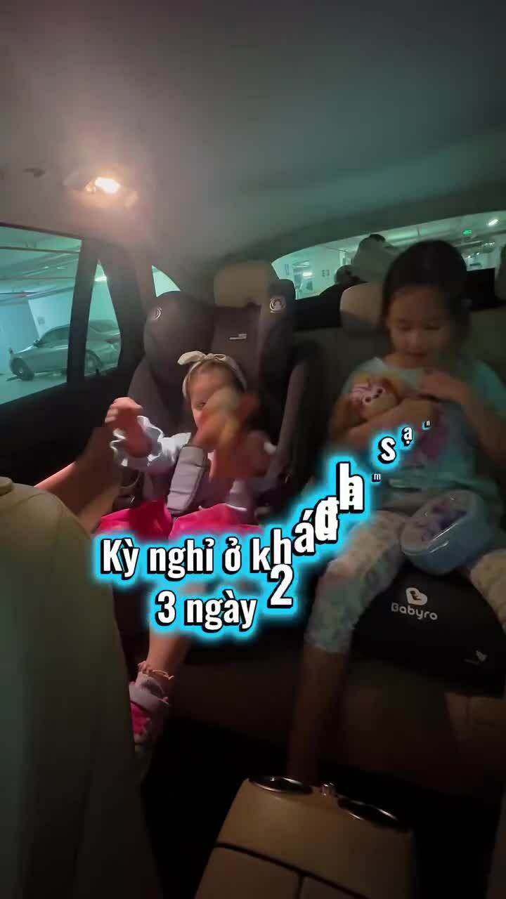 Lan Phương địu con đến tòa nhận giấy hoãn phiên phúc thẩm ly hôn