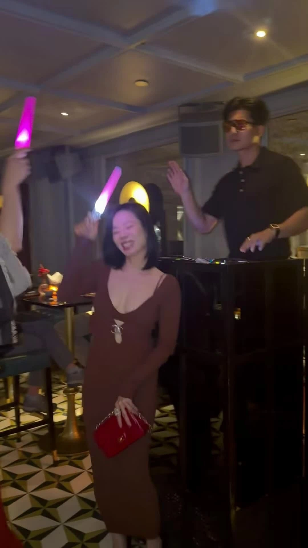 Lệ Quyên 'quẩy' trong tiệc sinh nhật Lâm Bảo Châu