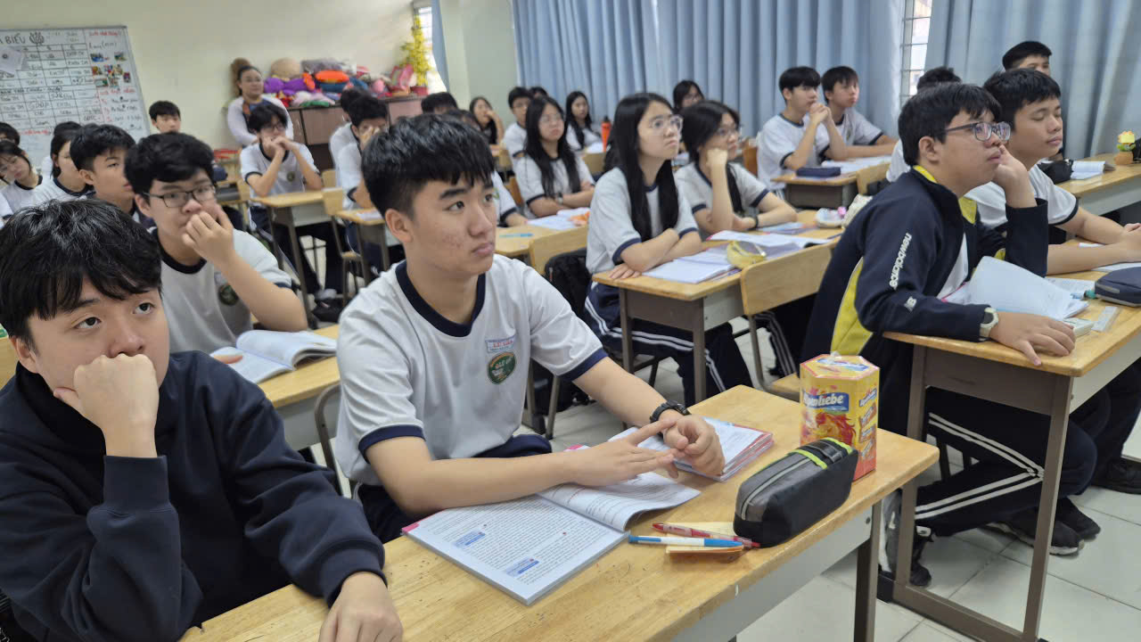 Tuyển sinh lớp 10 năm 2026 ở TP.HCM sẽ thực hiện theo 2 giai đoạn - Ảnh 1.