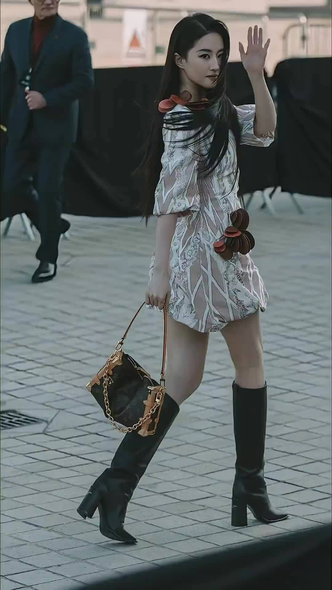 Lưu Diệc Phi ở show Thu Đông 2026 của Louis Vuitton