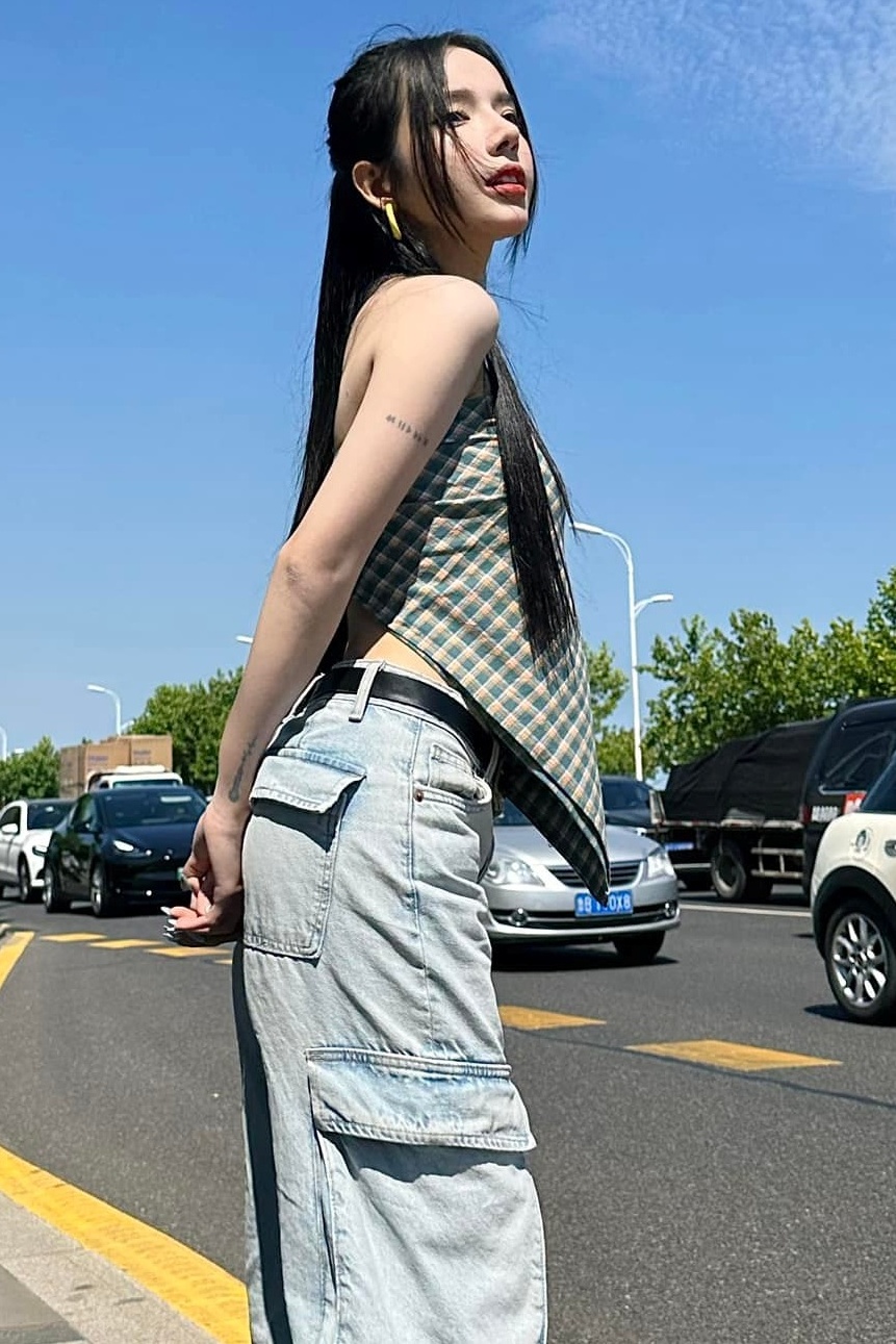 LyLy mặc năng động ở đời thường