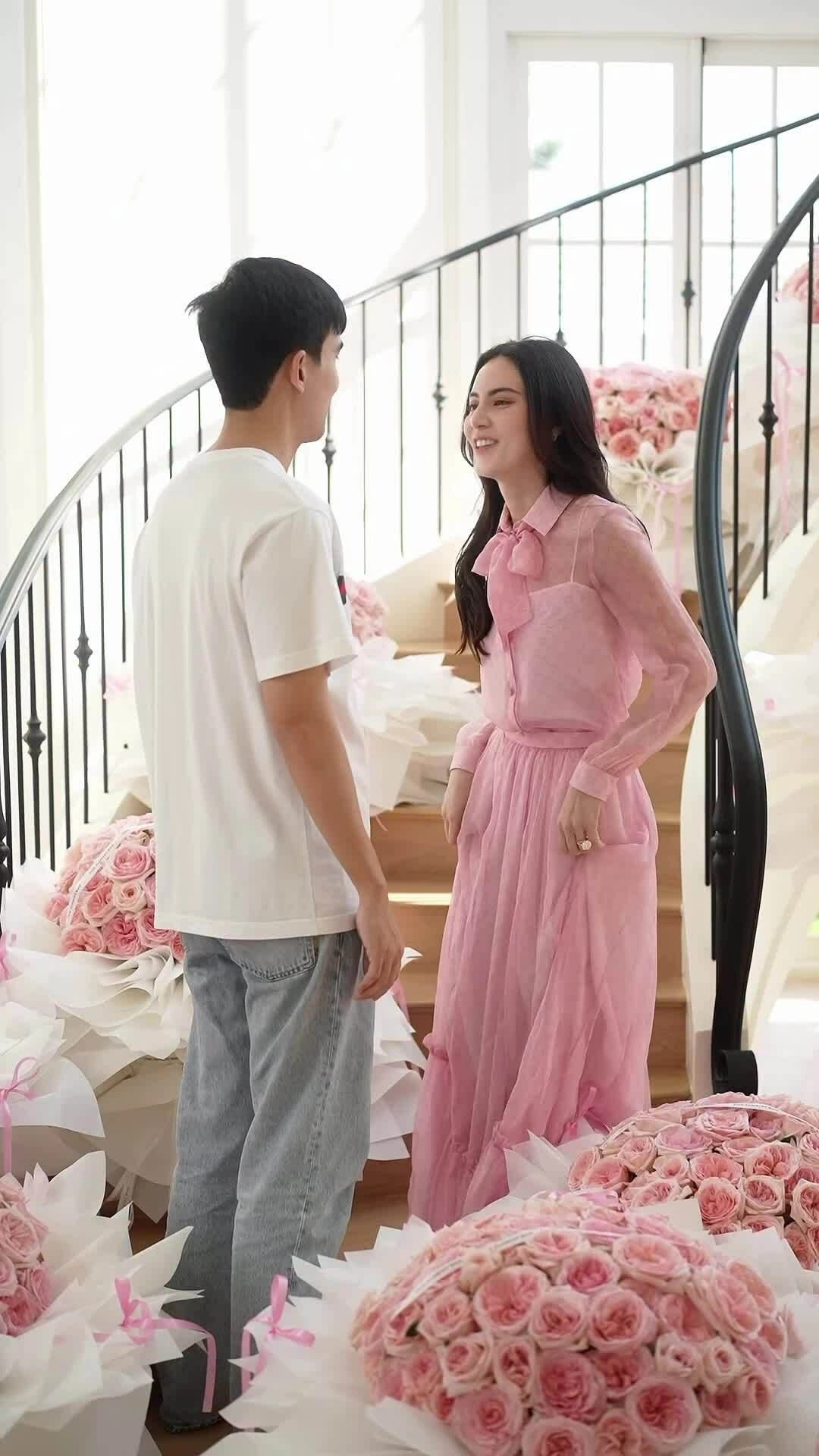 Mai Davika nhảy cùng chồng