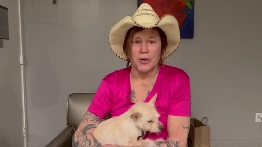 Mickey Rourke khẳng định không xin tiền người hâm mộ