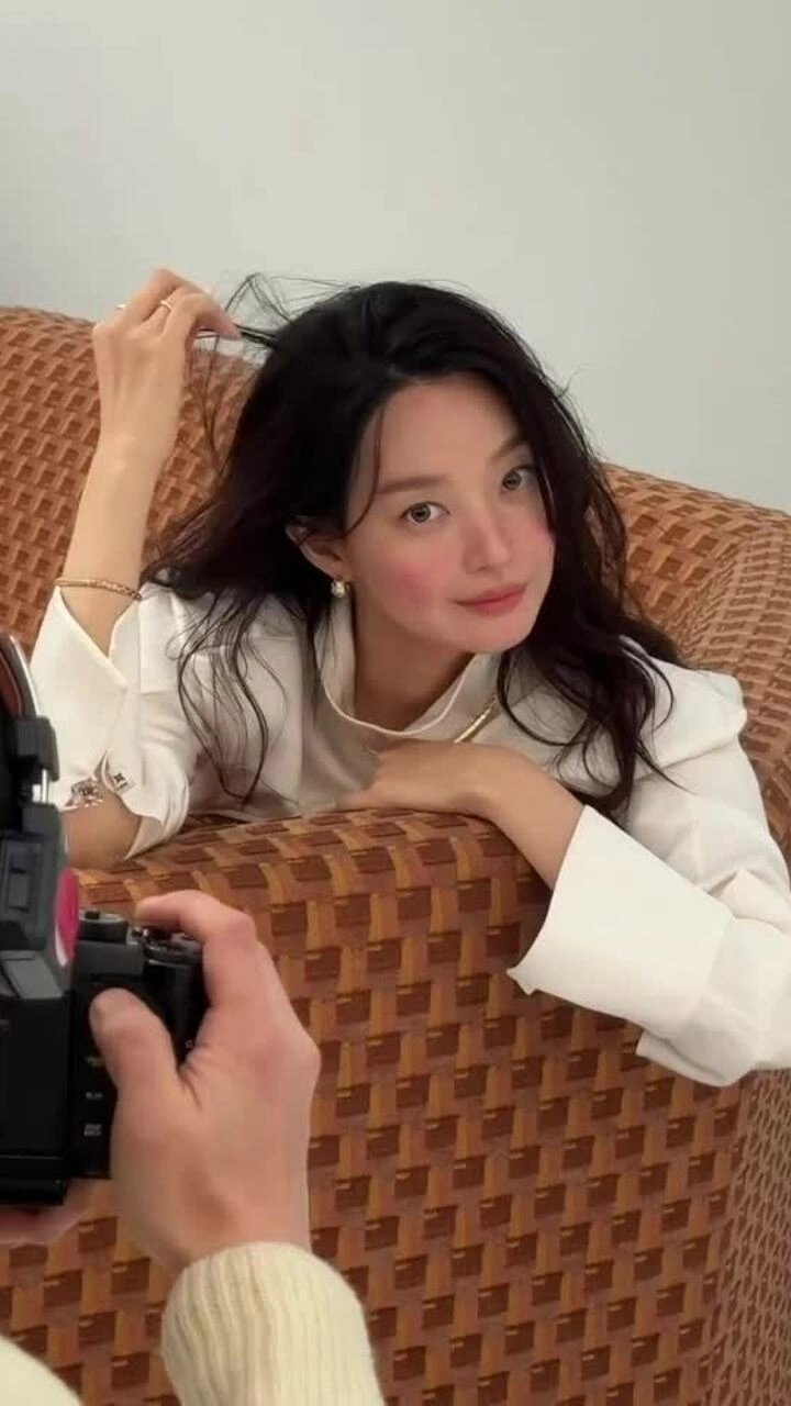 'Nàng cáo' Shin Min Ah chụp ảnh tạp chí