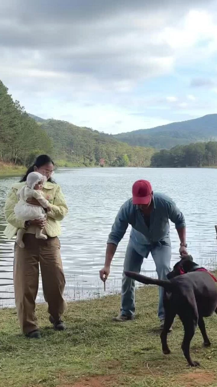 Ngô Thanh Vân - Huy Trần đưa con gái 6 tháng tuổi đi Đà Lạt