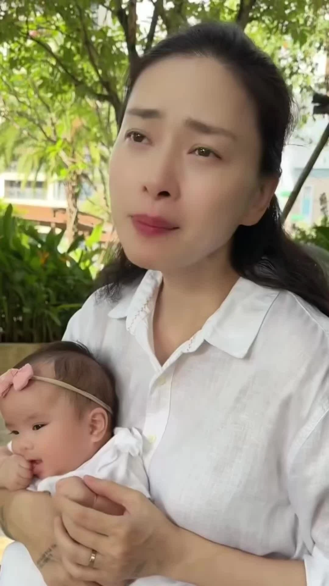 Ngô Thanh Vân khóc mừng sinh nhật chồng