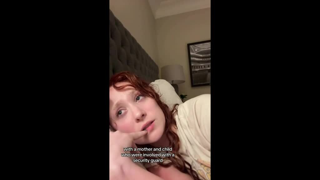 Nữ ca sĩ đoạt giải Grammy bị cấm biểu diễn vì 'khiến con gái của Jude Law bật khóc'