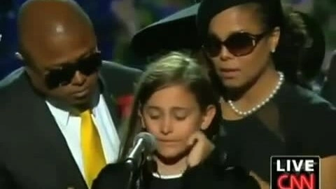 Paris Jackson khóc trong lễ tưởng niệm bố