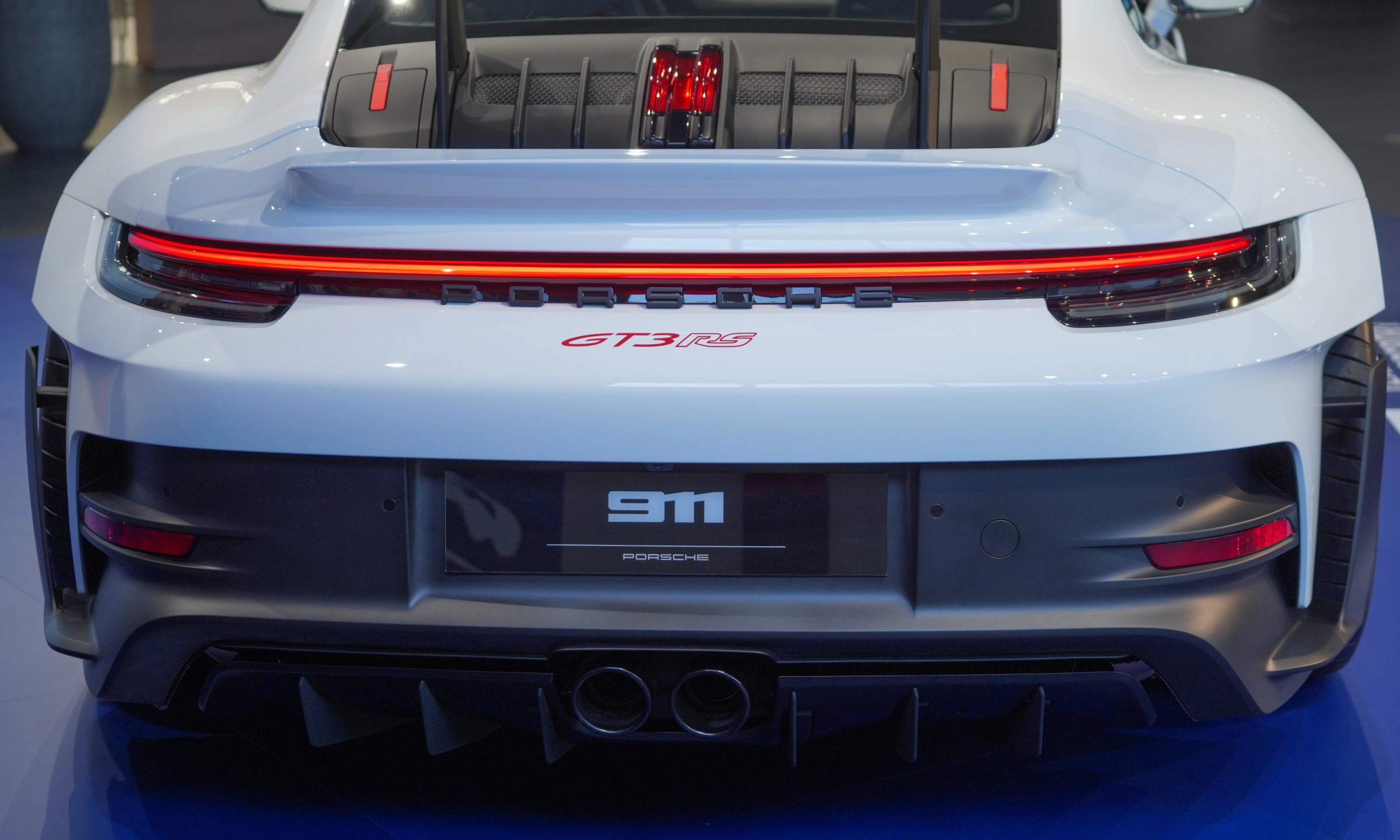 porsche-911-gt3-rs-weissach-vnexpress12-jpg-1774574251-1774577616