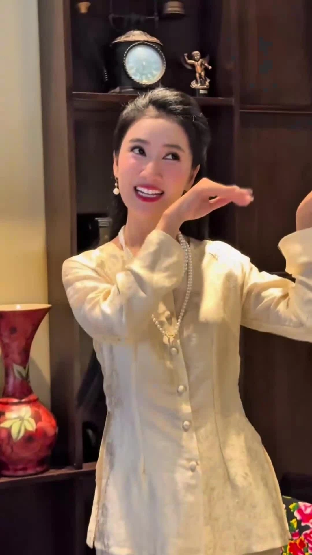 Quỳnh Lam mặc áo bà ba Tết 2026