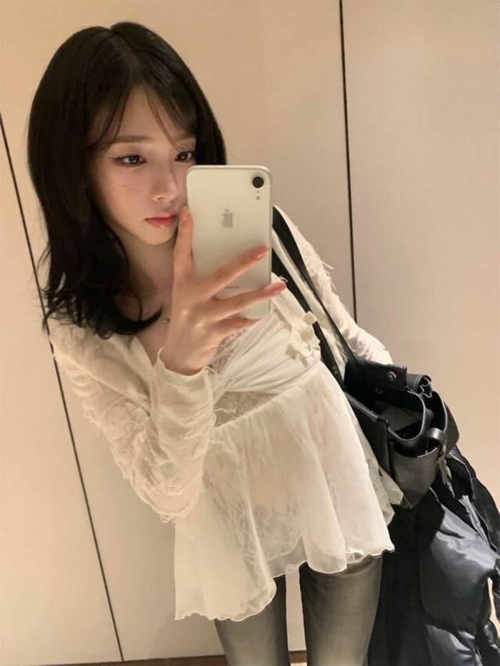 Karina ghi điểm nhờ vẻ ngoài trong trẻo, nhẹ nhàng.