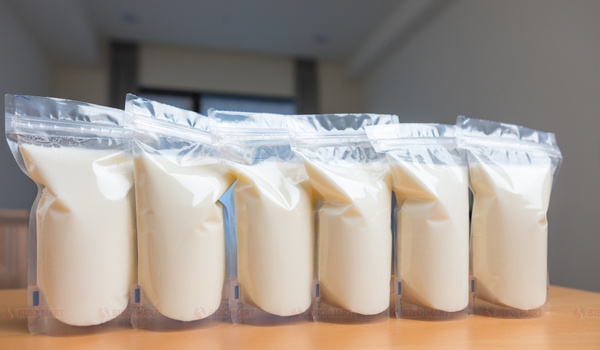 Sữa mẹ để ngoài 2 tiếng có thể sử dụng được