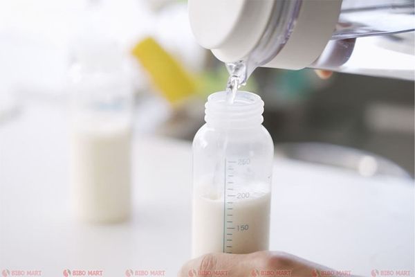 Sữa Meiji pha bao nhiêu nước