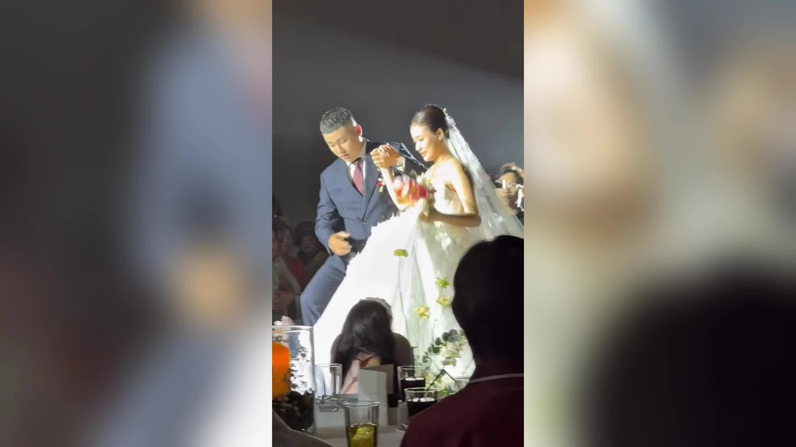 Tấn Beo ngồi xe lăn dự đám cưới con trai