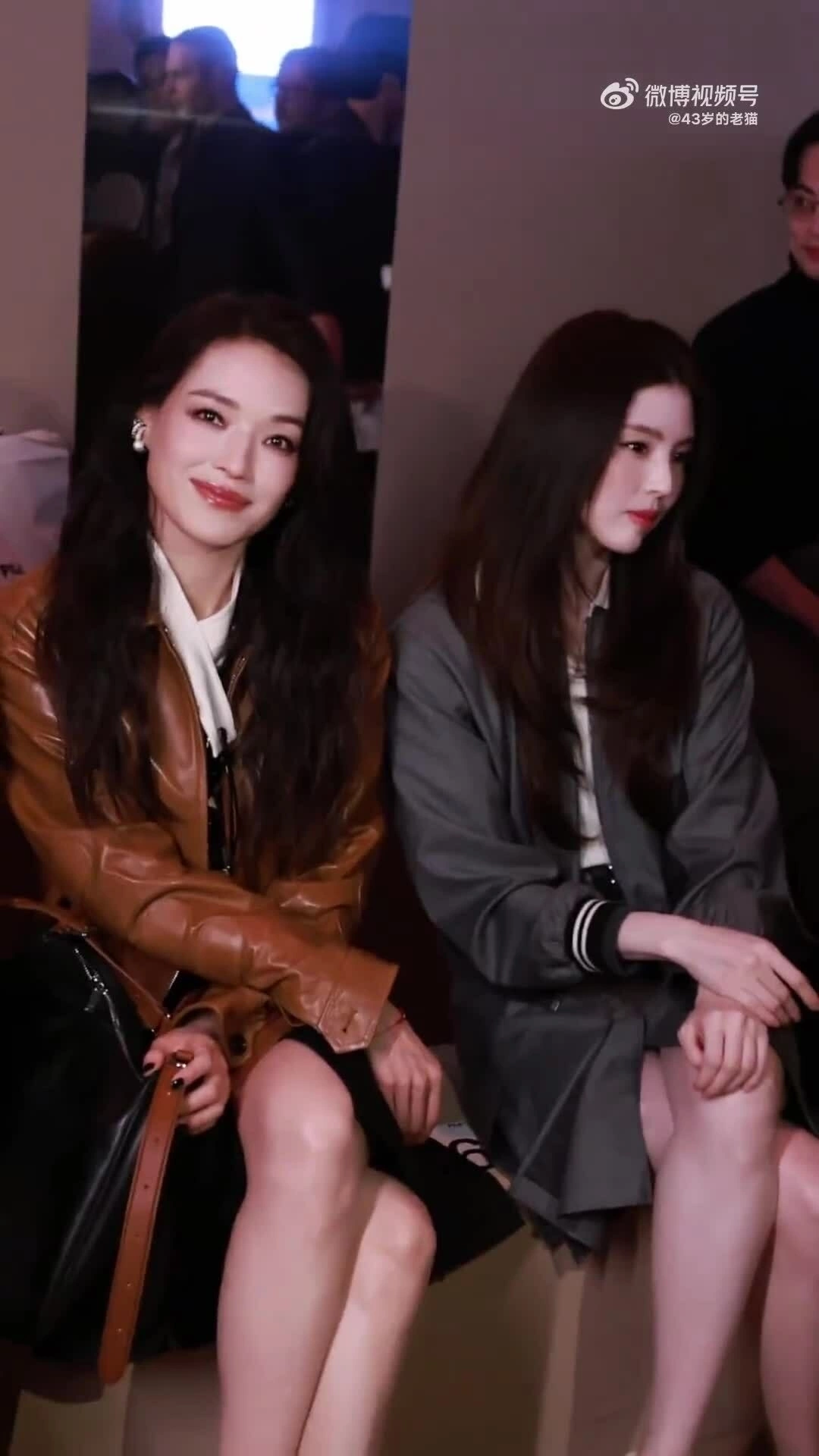 Thư Kỳ khiến fan trầm trồ khi đọ sắc đàn em kém một con giáp