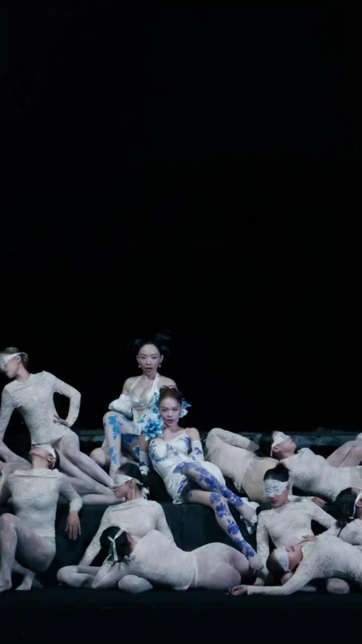 Tóc Tiên sexy hết cỡ ở tuổi 37