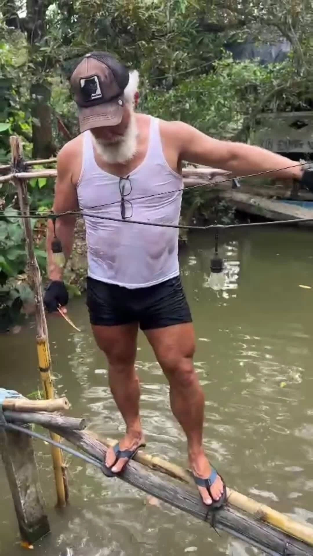 Tour tìm hiểu cuộc sống miền Tây tình cờ của vị khách nước ngoài