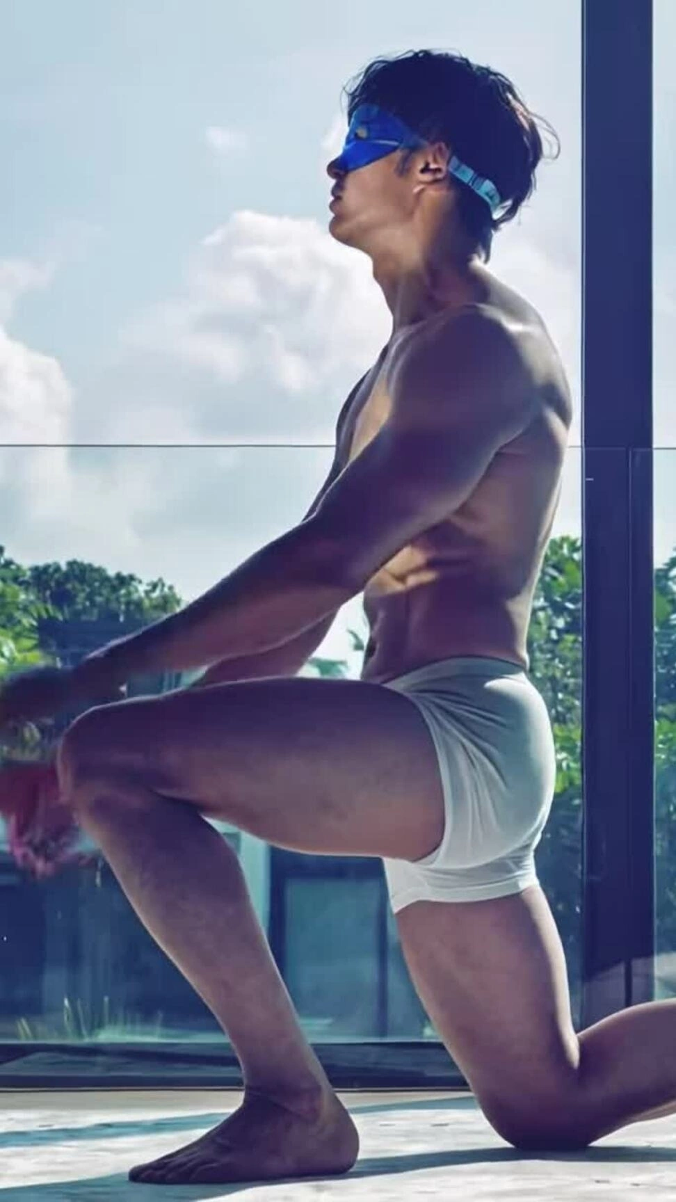 Trần Truyền khoe cơ bắp