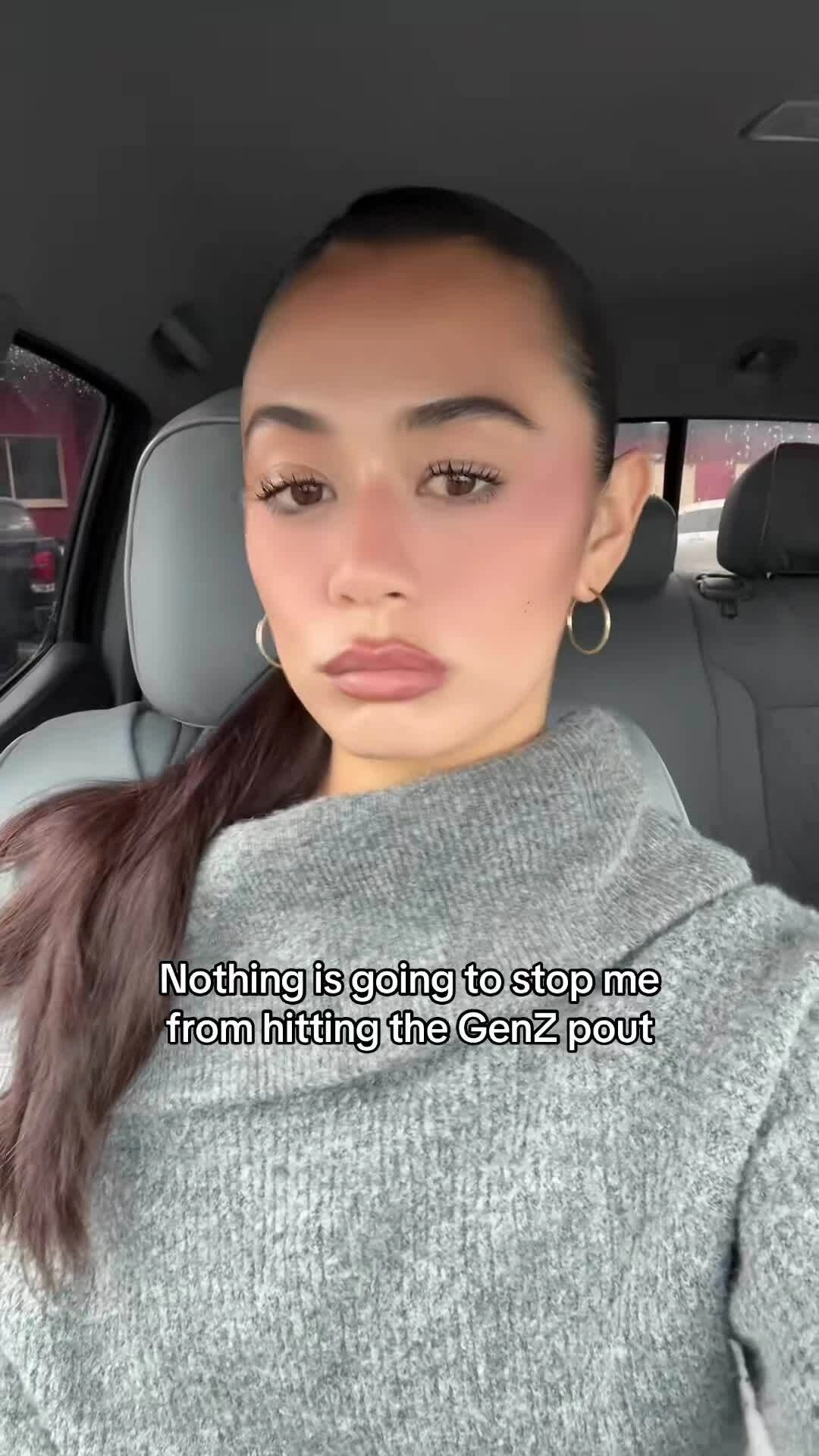 Trào lưu selfie kiểu 'Gen Z pout' lan rộng trên mạng xã hội