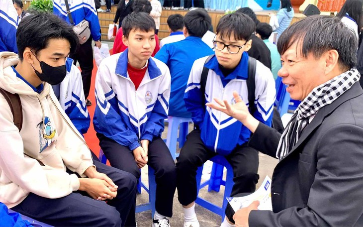 Ngành y khoa xét tuyển môn tin học, giáo dục kinh tế và pháp luật - Ảnh 2.