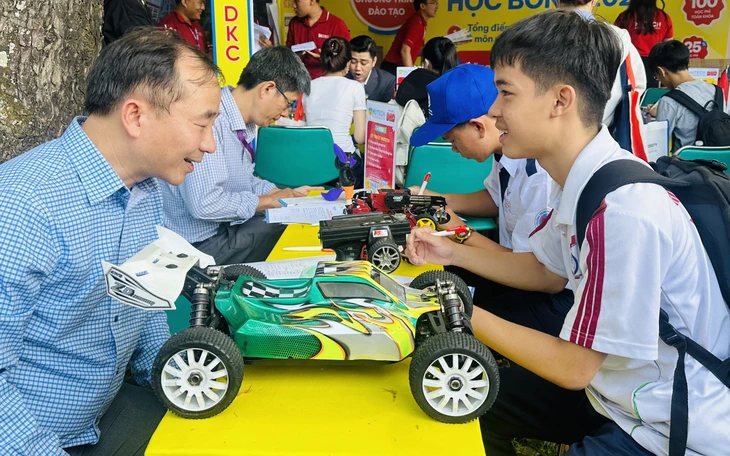 tvts1-17741489767101025651798-220-307-1425-2235-crop-17741505301021955731007-2 Học ngành gì cũng nên biết AI - Ảnh 3.