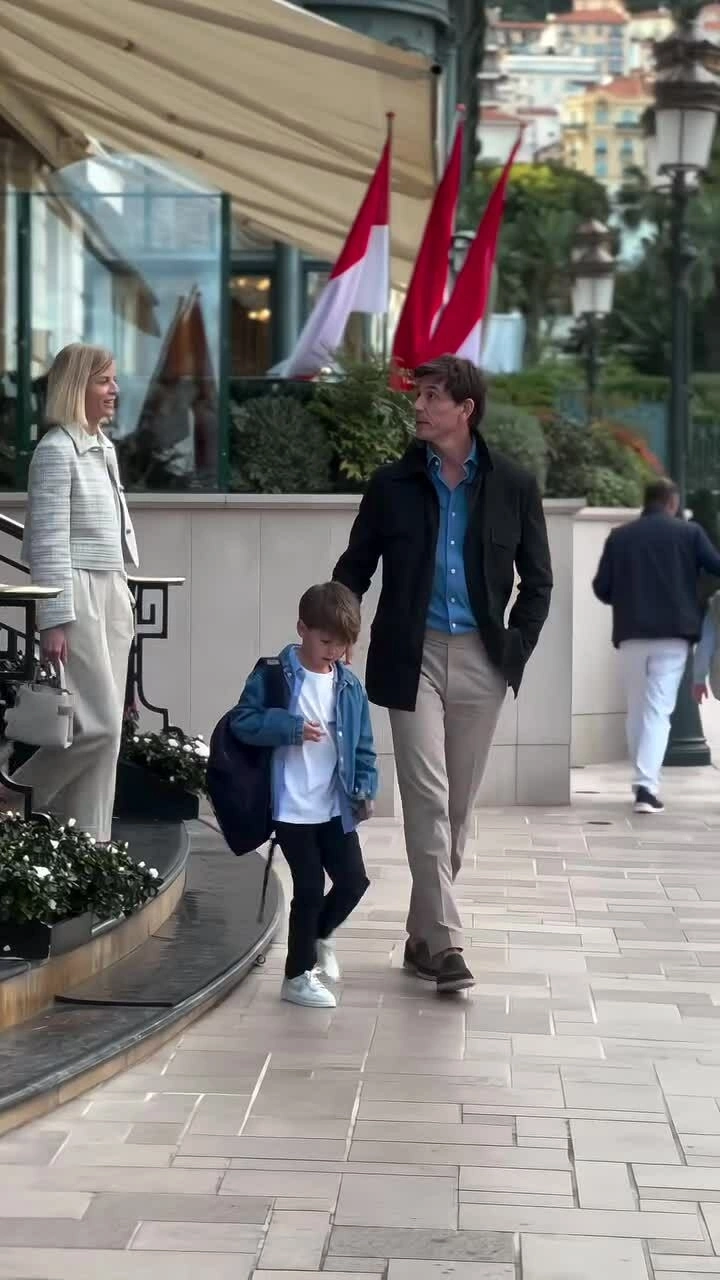 Tỷ phú Toto Wolff và vợ con đến Pháp