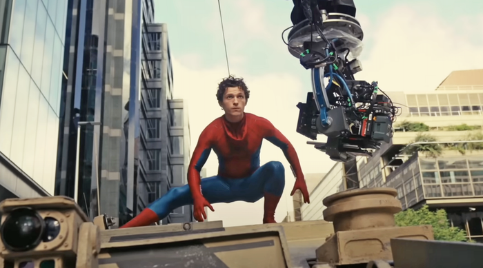 Tom Holland cũng nhận định bộ phim mang lại cảm giác như một khởi đầu hoàn toàn mới, đúng với tinh thần tên gọi. 
