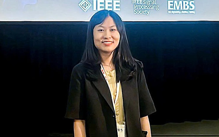 Nữ thủ khoa ngành AI đầu tiên đạt điểm tuyệt đối khóa luận - Ảnh 2.