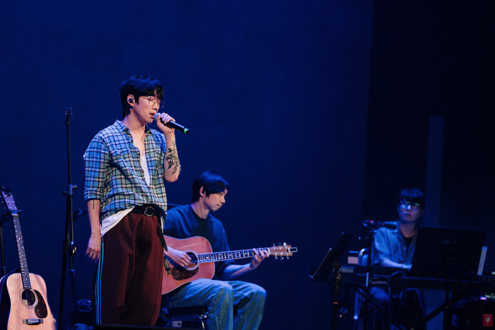 Nam ca sĩ diễn hết concert rồi hoàn toàn bộ tiền vé cho khán giả, lý do gây bất ngờ Ảnh 4