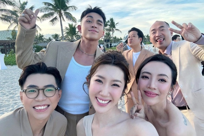 Vợ chồng Thu Trang và Tiến Luật đến chúc mừng đám cưới Puka và Gin Tuấn Kiệt.