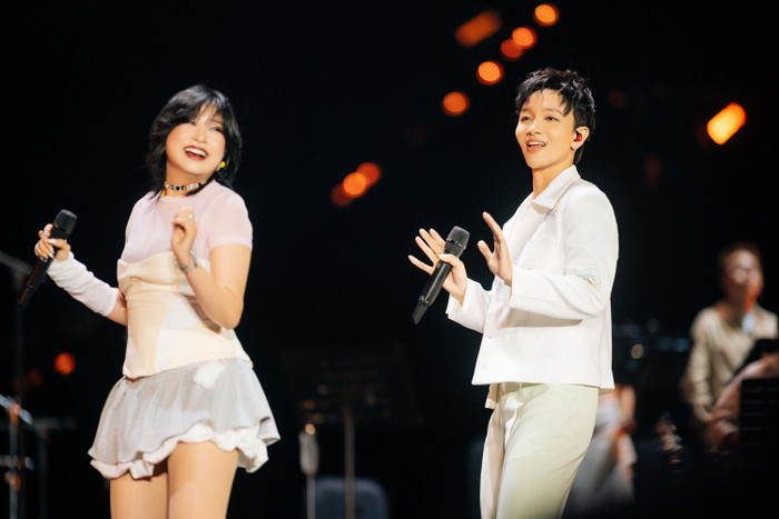 xzi9p7m0qo1-qwcdgc0nfv2-2xytjyjtbo3 Hình ảnh 'gây sốc' trong concert gần 10.000 khán giả của Hoàng Dũng Ảnh 6