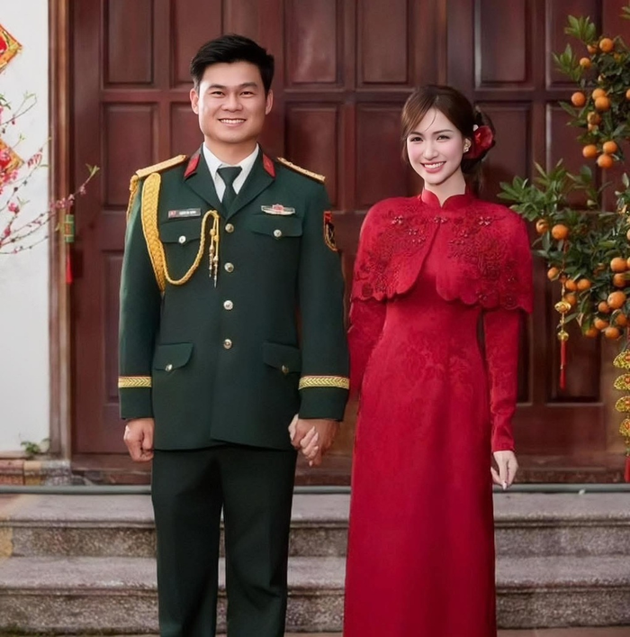 ynh04x2b211-kf84kd2pa02-1f7fsbql0r3 Hòa Minzy từng khiến mạng xã hội bùng nổ khi công khai bạn trai quân nhân cách đây chưa lâu.