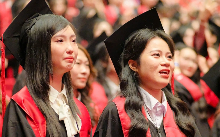 PGS.TS Bùi Anh Tuấn là hiệu trưởng Trường đại học Hòa Bình - Ảnh 2.